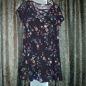 Tunic top with criss cross straps.